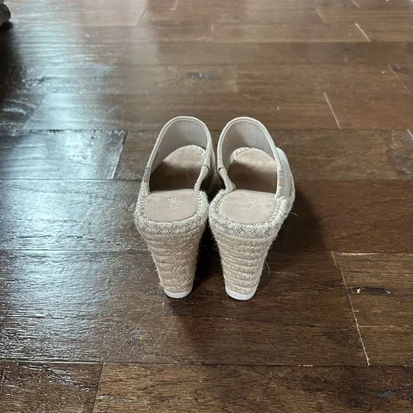 Toms-beige suede wedges-Size 8 - Picture 5 of 10